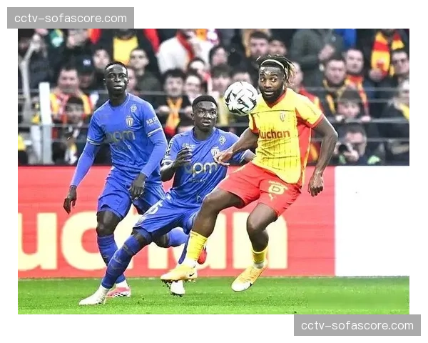 从两球领先到遭逆转，朗斯主场崩盘暴露黑马阵容深度不足