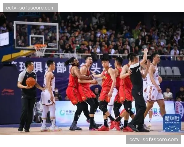 【2026年4月CBA联赛·赛事筹办·场馆南京同曦主场新增环形数据屏,可实时展示比赛实时预测胜率与球员效率值