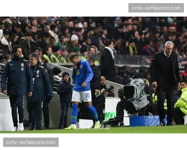 人物通讯:从重伤中归来,斯特拉斯堡后卫讲述复出心路历程。 人物通讯:从重伤中归来,斯特拉斯堡后卫讲述复出心路历程。